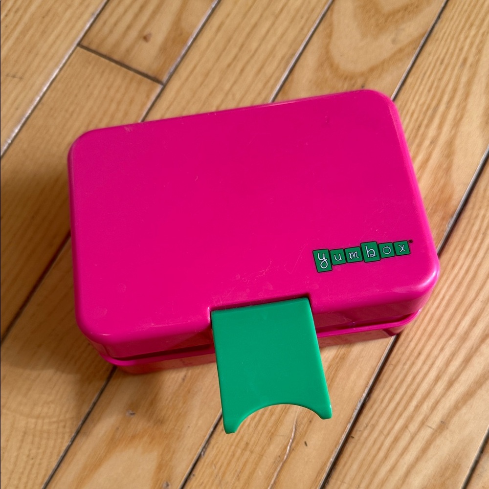 Yumbox Pink Snack Box with Green Tab